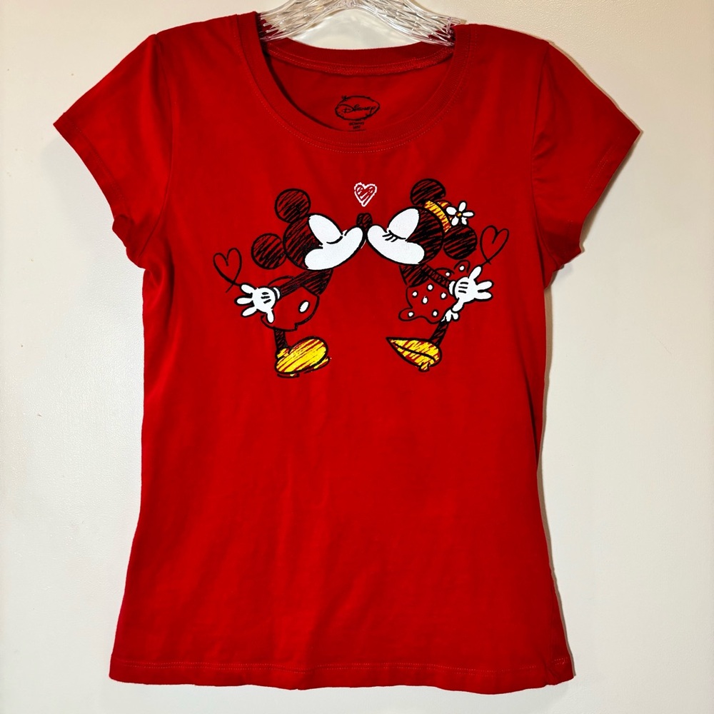Disney Mickey Minnie Kissing t-shirt